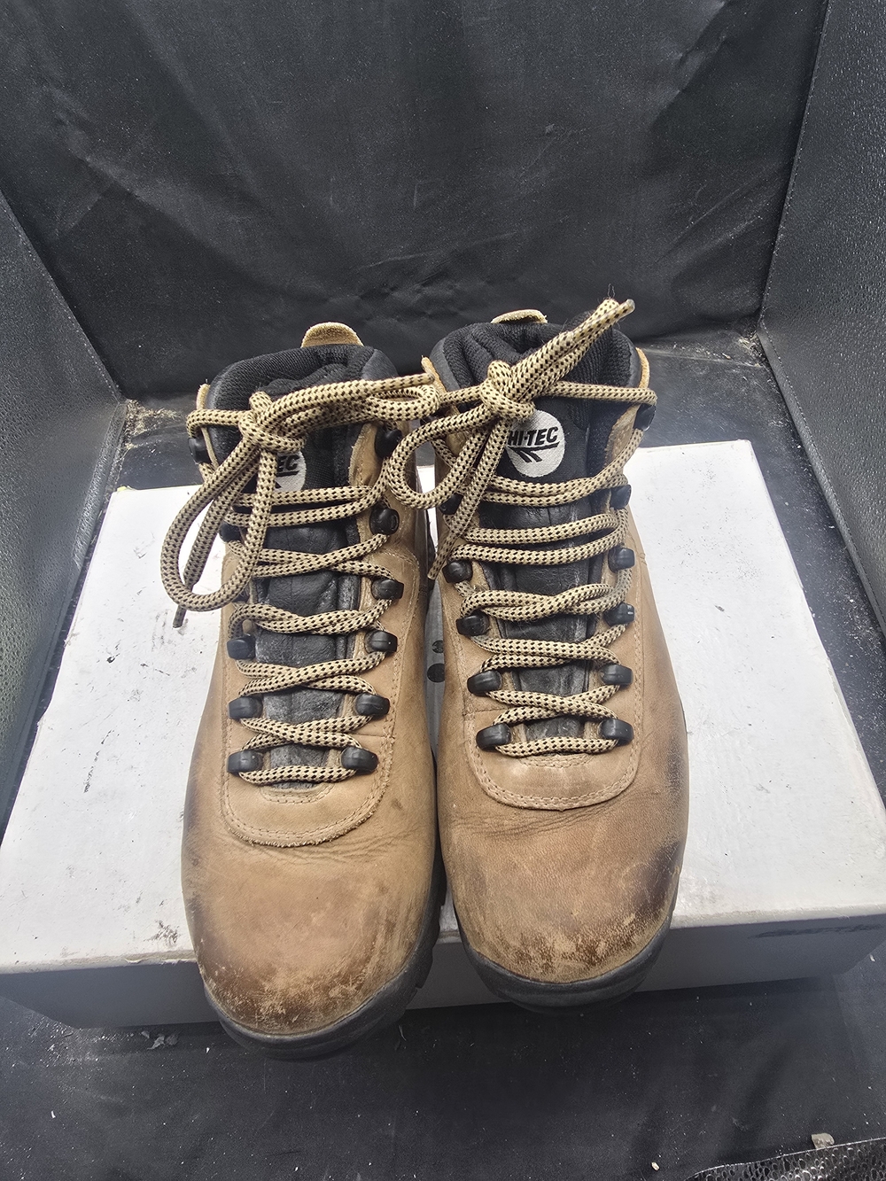 Hi-Tec Men's Brown Hiking Boots‎ - Rugged Outdoor Support